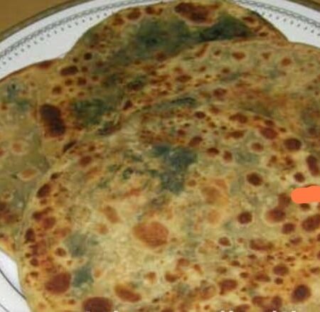 Bathua Paratha (Chakvatachi Bhaji) - 3 pcs + Dahi and Onions