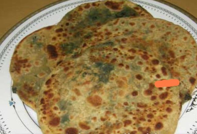 Bathua Paratha (Chakvatachi Bhaji) - 3 pcs + Dahi and Onions