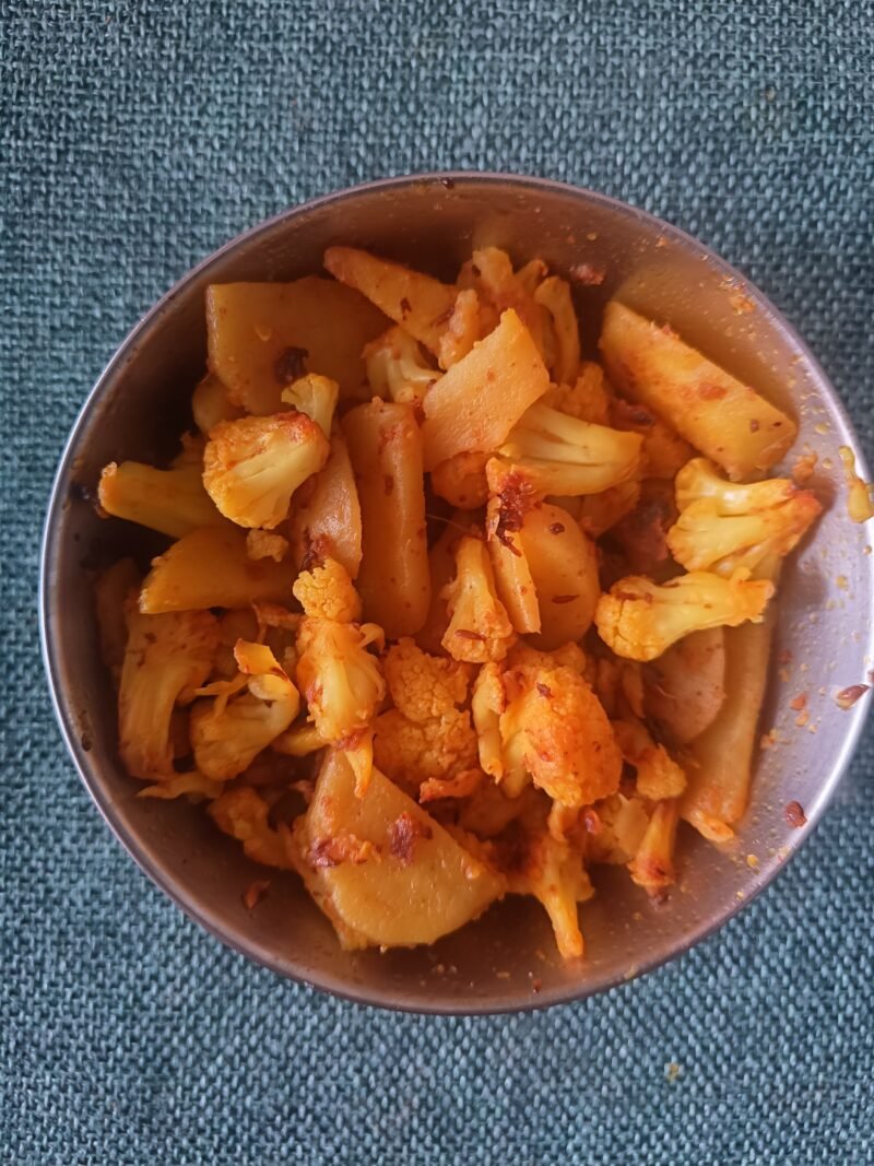 Aalu Gobhi Fry with 3 Chapati