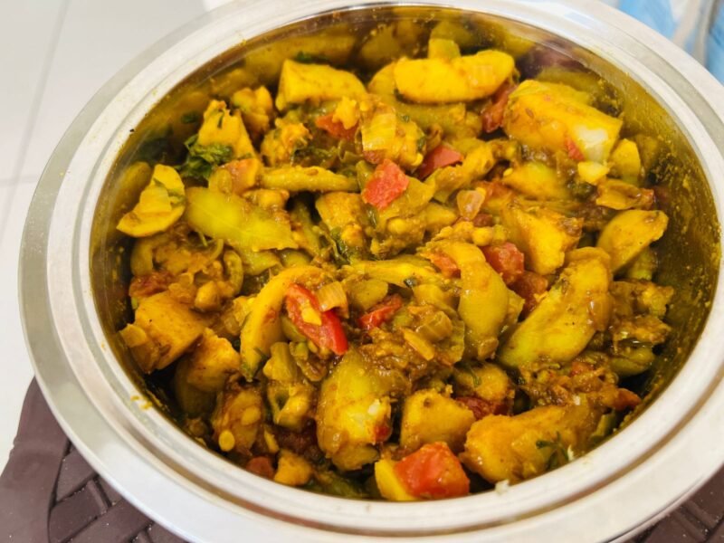 Aaloo Parval (Pointed Gourd) Mix (dry) with 4 chapatis or 3 Parathas