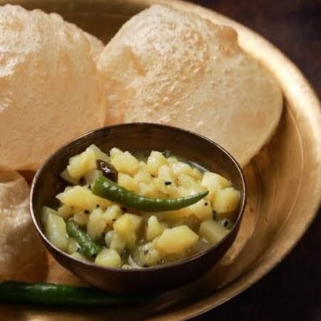 Bengali Luchi with shada aloo (white gravy)