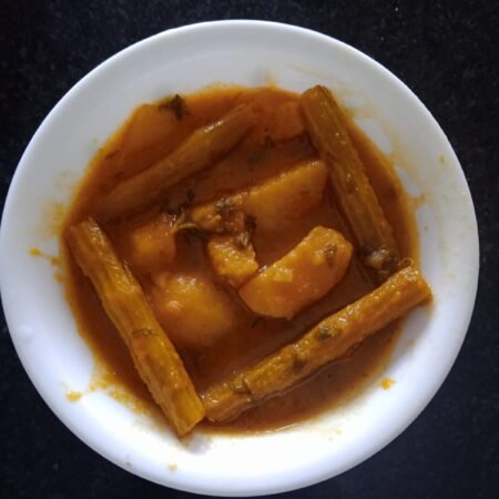 Aalu Shevga (Drumsticks) Sabji with 4 Chapati / 3 Parathas