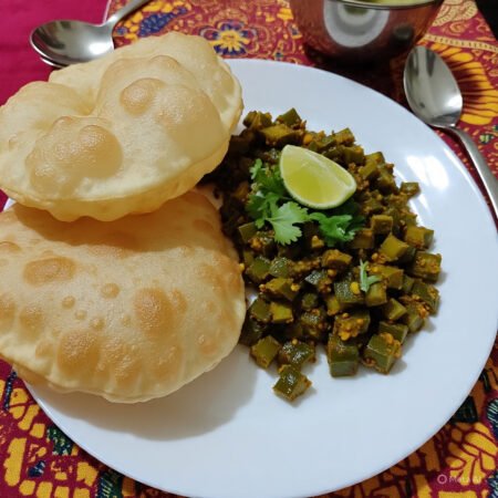 Pooris (6) with Bhindi Fry