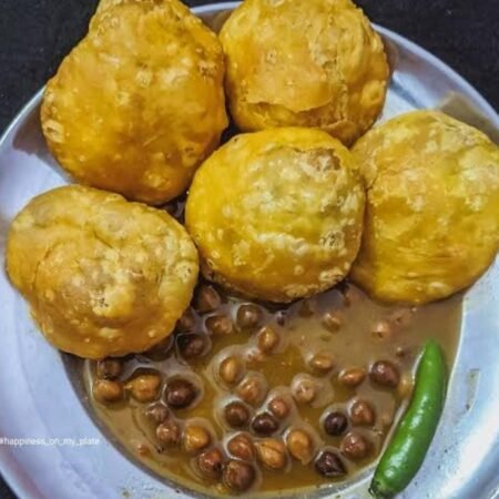 Kachori (5 pc) and Ghughuni