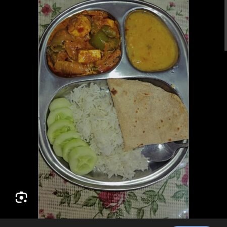 Paneer Premium Thali (Kadhai Paneer, Rice, Daal Tadka, 4 ghee roti)